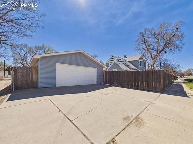 425 W Pitkin Avenue, Pueblo, CO 81004