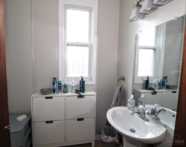 3272 Jefferson Avenue, Cincinnati, OH 45220