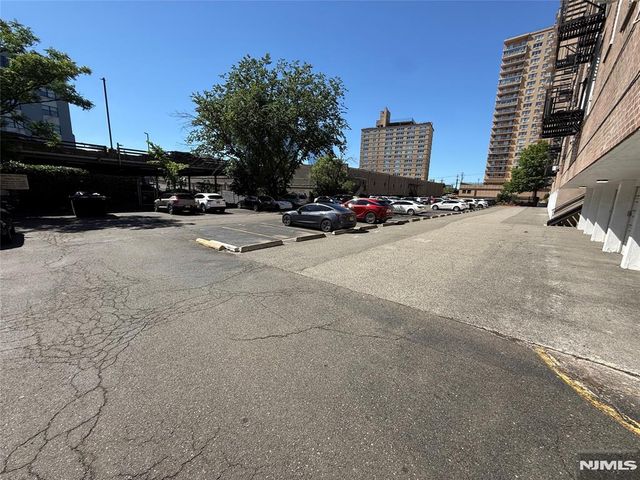 2160 Center Avenue 5M, Fort Lee, NJ 07024