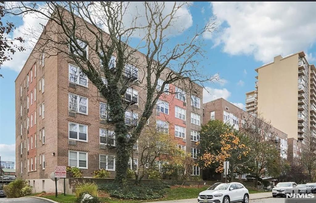 2160 Center Avenue 5M, Fort Lee, NJ 07024