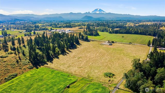 23028 SE 400th St, Enumclaw, WA 98022