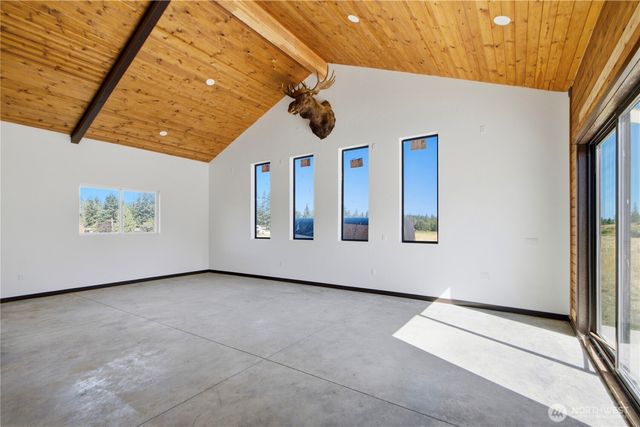 23028 SE 400th St, Enumclaw, WA 98022