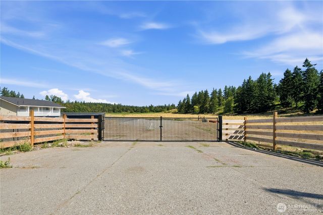 23028 SE 400th St, Enumclaw, WA 98022