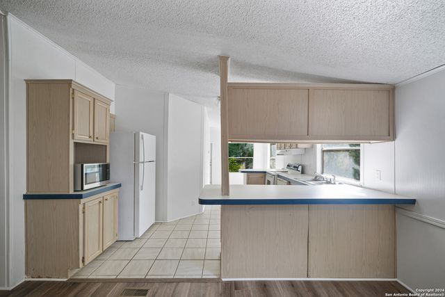 106 Haeckerville Rd, Cibolo, TX 78108