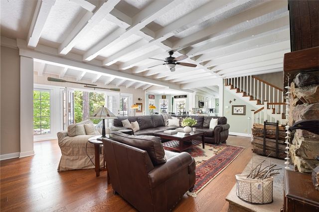 27844 Greenway Drive, Lake Arrowhead, CA 92352
