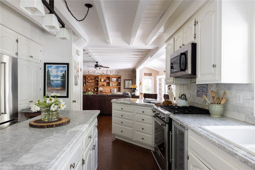 Image 11 of property listing at 27844 Greenway Drive, Lake Arrowhead, CA 92352