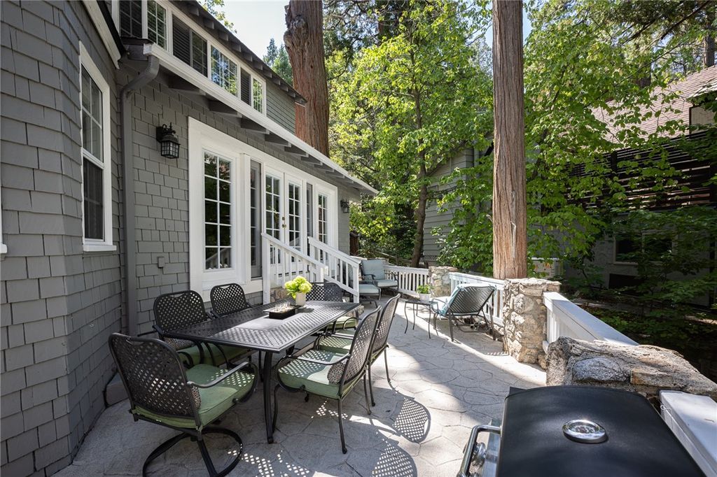 Image 13 of property listing at 27844 Greenway Drive, Lake Arrowhead, CA 92352