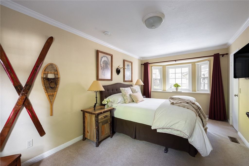 Image 14 of property listing at 27844 Greenway Drive, Lake Arrowhead, CA 92352