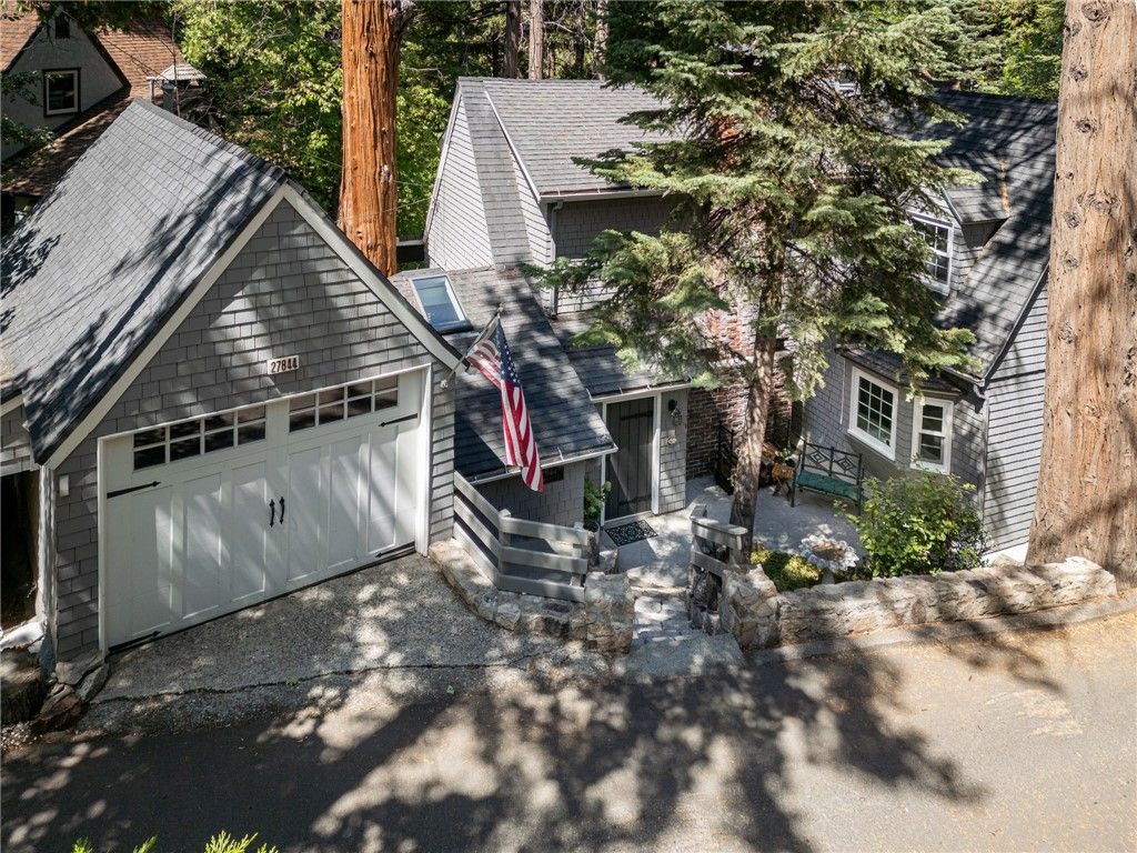 Image 2 of property listing at 27844 Greenway Drive, Lake Arrowhead, CA 92352