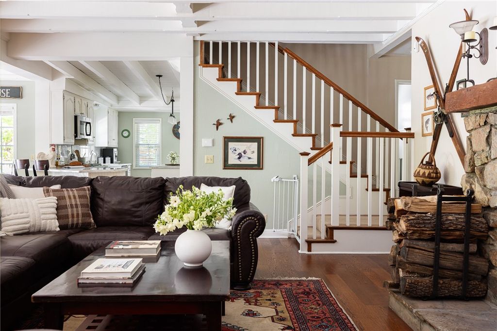 Image 21 of property listing at 27844 Greenway Drive, Lake Arrowhead, CA 92352