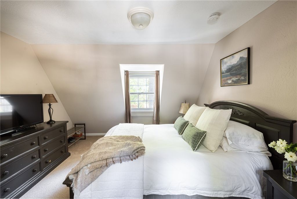 Image 28 of property listing at 27844 Greenway Drive, Lake Arrowhead, CA 92352