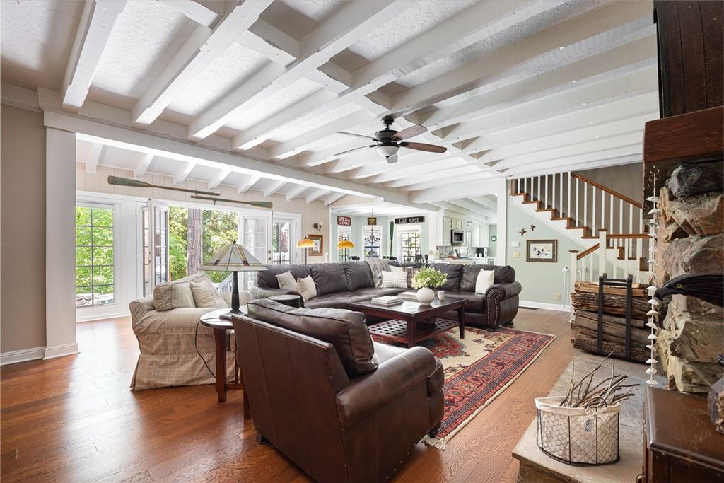 Image 3 of property listing at 27844 Greenway Drive, Lake Arrowhead, CA 92352
