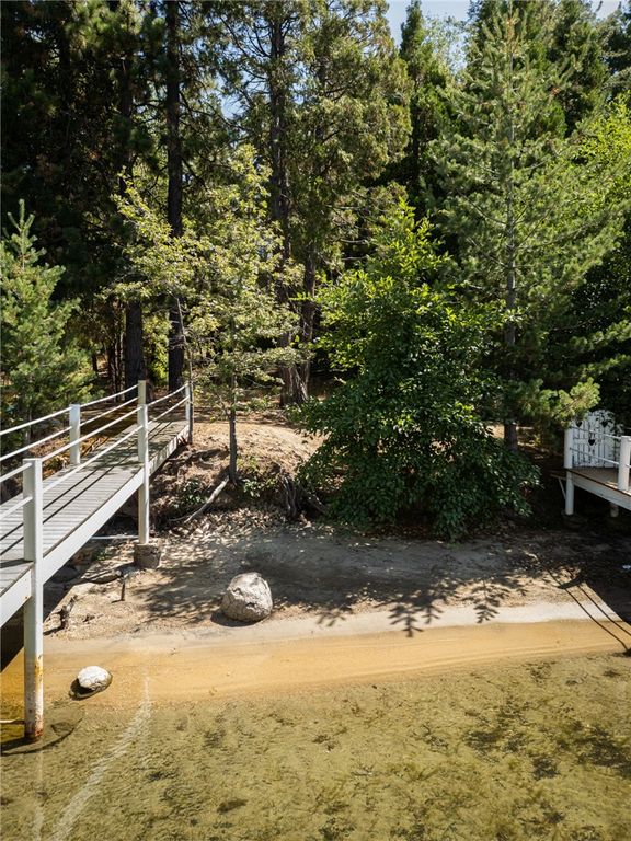 Image 35 of property listing at 27844 Greenway Drive, Lake Arrowhead, CA 92352