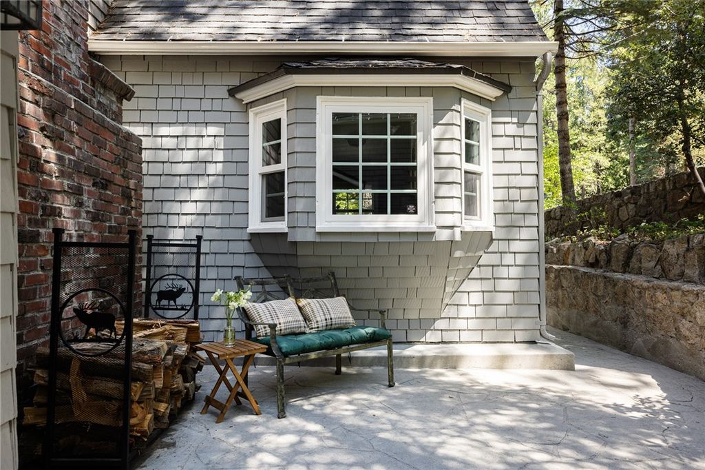 Image 36 of property listing at 27844 Greenway Drive, Lake Arrowhead, CA 92352