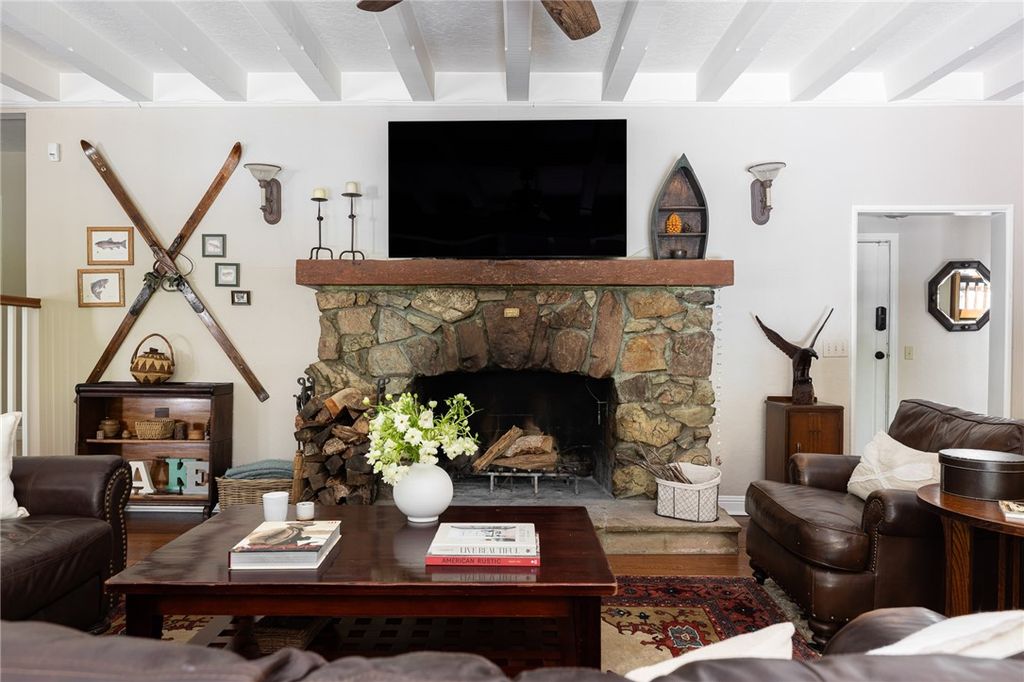 Image 5 of property listing at 27844 Greenway Drive, Lake Arrowhead, CA 92352