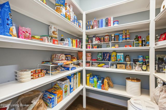 13510 Pointview Ct, Louisville, KY 40299