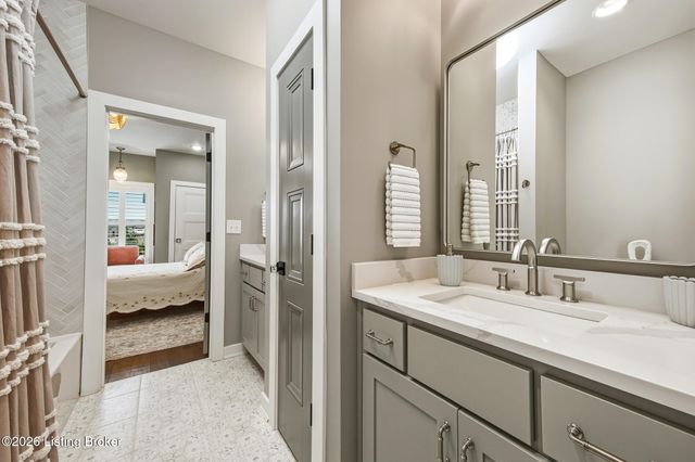 13510 Pointview Ct, Louisville, KY 40299