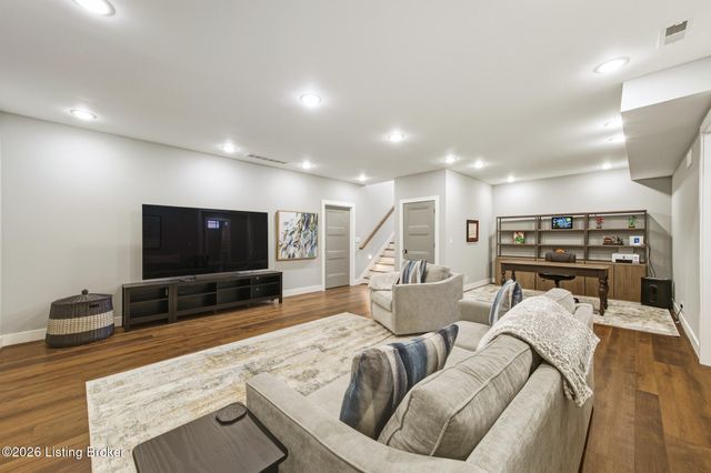 13510 Pointview Ct, Louisville, KY 40299