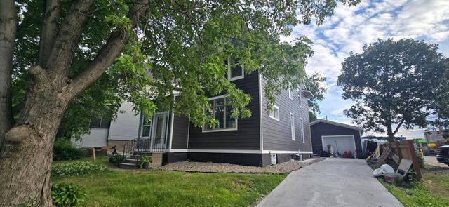 788 Cottage Avenue E, Saint Paul, MN 55106