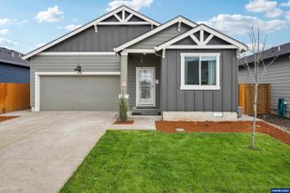 438 Greencrest St NE, Salem, OR 97301