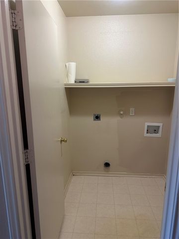 7909 Labrador Dr, Corpus Christi, TX 78414