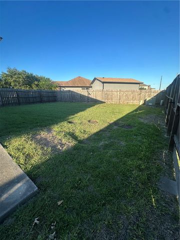 7909 Labrador Dr, Corpus Christi, TX 78414