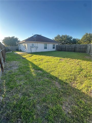 7909 Labrador Dr, Corpus Christi, TX 78414