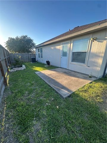 7909 Labrador Dr, Corpus Christi, TX 78414