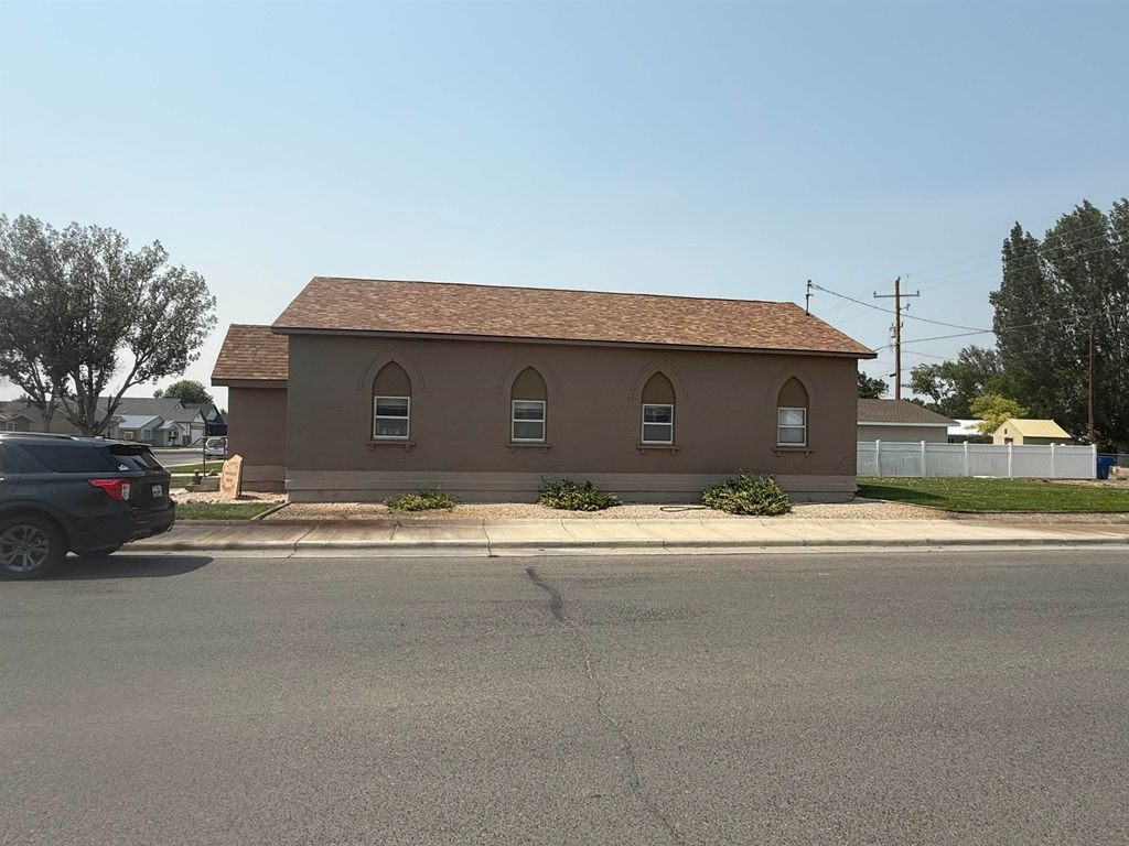 203 Park Ave, Lovell, WY 82431 photo 3
