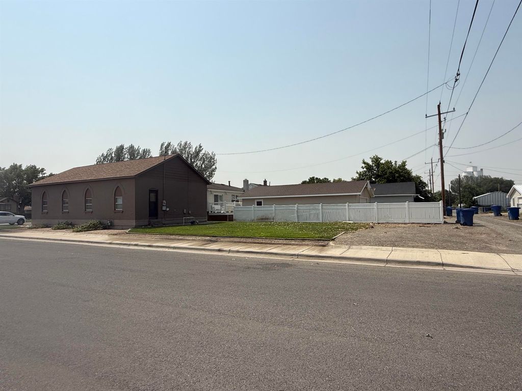 203 Park Ave, Lovell, WY 82431 photo 4