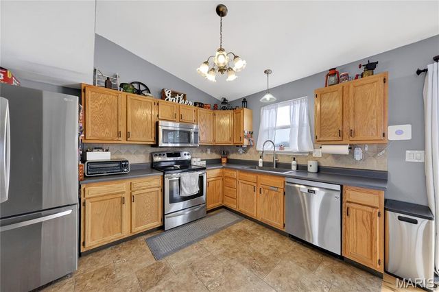 900 Sherwood Drive, Warrenton, MO 63383