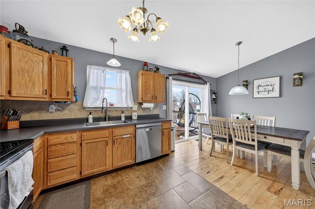 900 Sherwood Drive, Warrenton, MO 63383