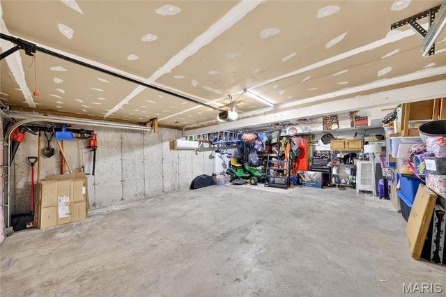 900 Sherwood Drive, Warrenton, MO 63383