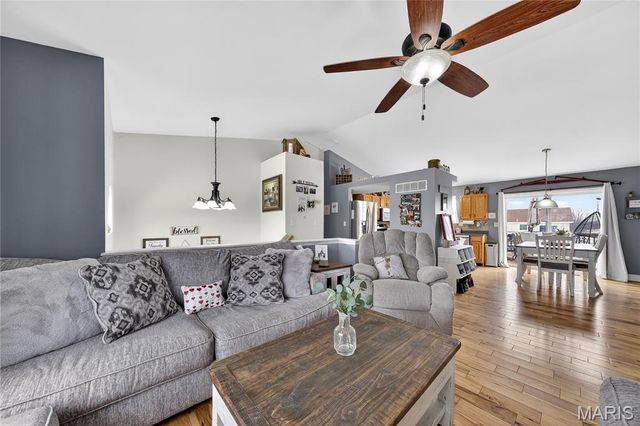 900 Sherwood Drive, Warrenton, MO 63383