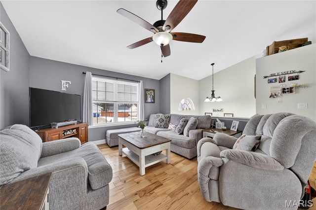 900 Sherwood Drive, Warrenton, MO 63383