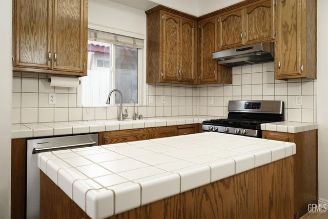 10302 Atakapa Avenue, Bakersfield, CA 93312