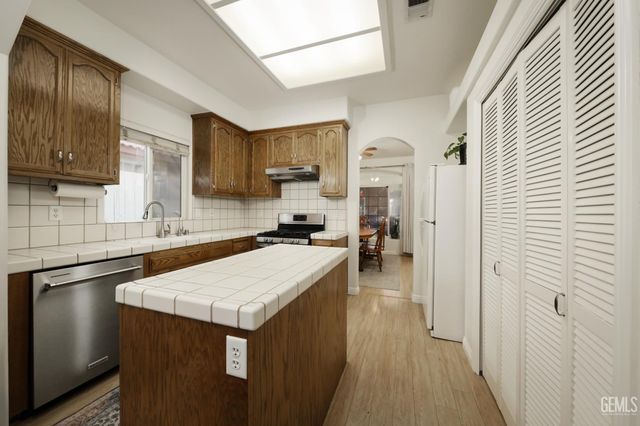 10302 Atakapa Avenue, Bakersfield, CA 93312