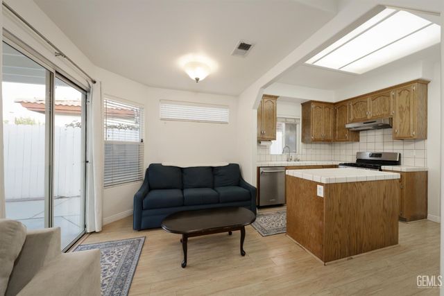 10302 Atakapa Avenue, Bakersfield, CA 93312