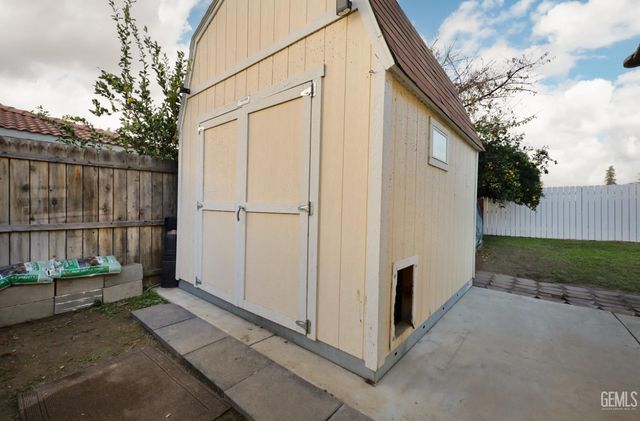 10302 Atakapa Avenue, Bakersfield, CA 93312