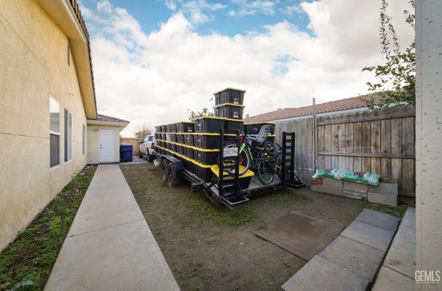 10302 Atakapa Avenue, Bakersfield, CA 93312