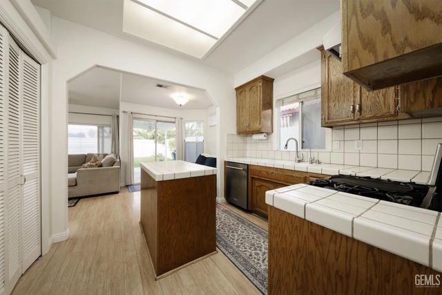 10302 Atakapa Avenue, Bakersfield, CA 93312