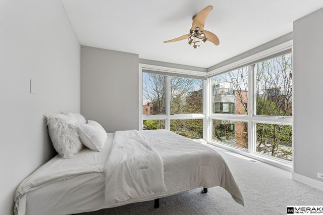 1202 Mayberry Plaza, Omaha, NE 68108