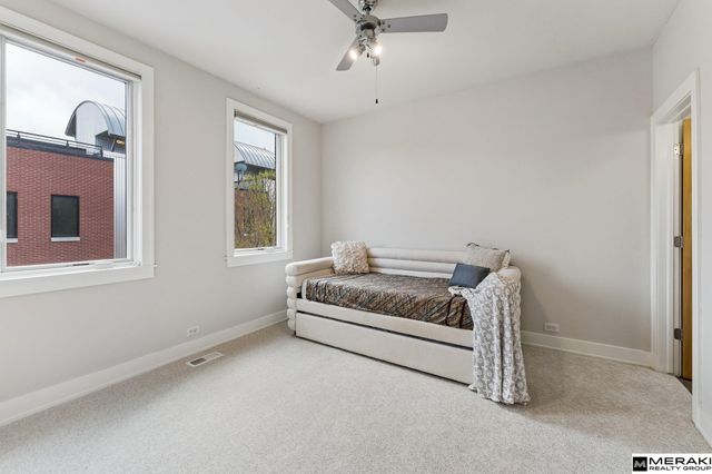 1202 Mayberry Plaza, Omaha, NE 68108