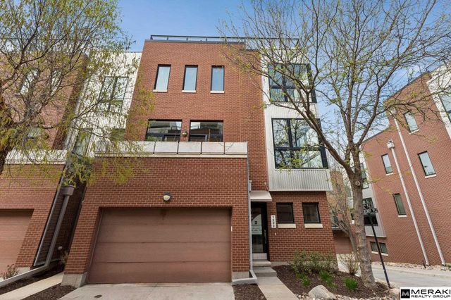 1202 Mayberry Plaza, Omaha, NE 68108