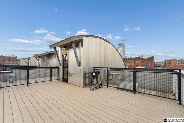 1202 Mayberry Plaza, Omaha, NE 68108