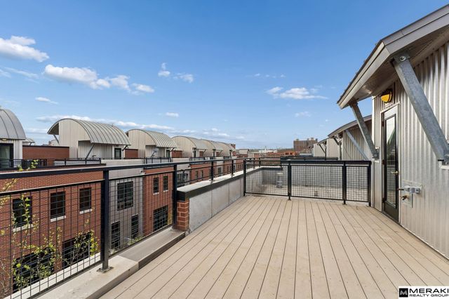 1202 Mayberry Plaza, Omaha, NE 68108