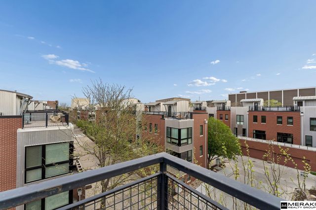 1202 Mayberry Plaza, Omaha, NE 68108