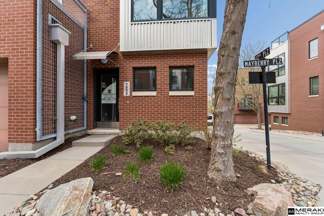 1202 Mayberry Plaza, Omaha, NE 68108