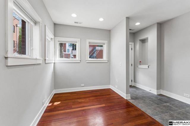 1202 Mayberry Plaza, Omaha, NE 68108