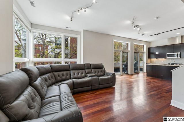 1202 Mayberry Plaza, Omaha, NE 68108